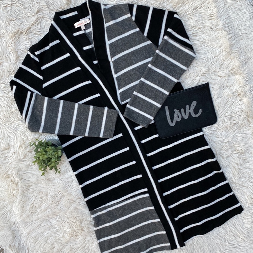 🎉HP🎉 Hailey & Co Striped Long Duster Cardigan 💗 Black Gray & White